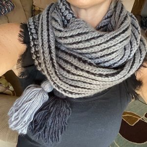 Two-tone twisted scarf🧣